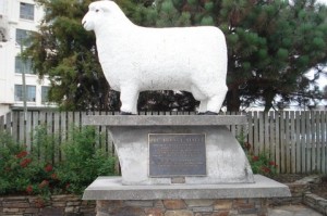 The Romney statue, NZ photo by Katherine Moore